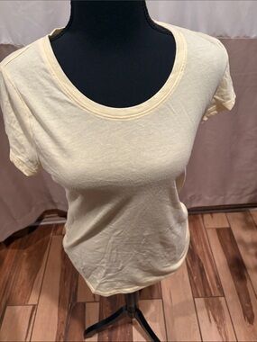 Women’s Scoop Neck Short Sleeve Tee in Pale Yellow